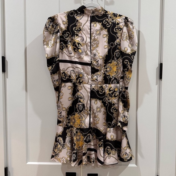 Long Sleeve Pattern Dress - Picture 4 of 4